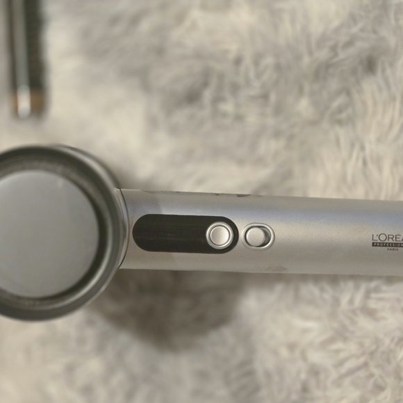 L'Oreal Silver and Black Hair Tool
